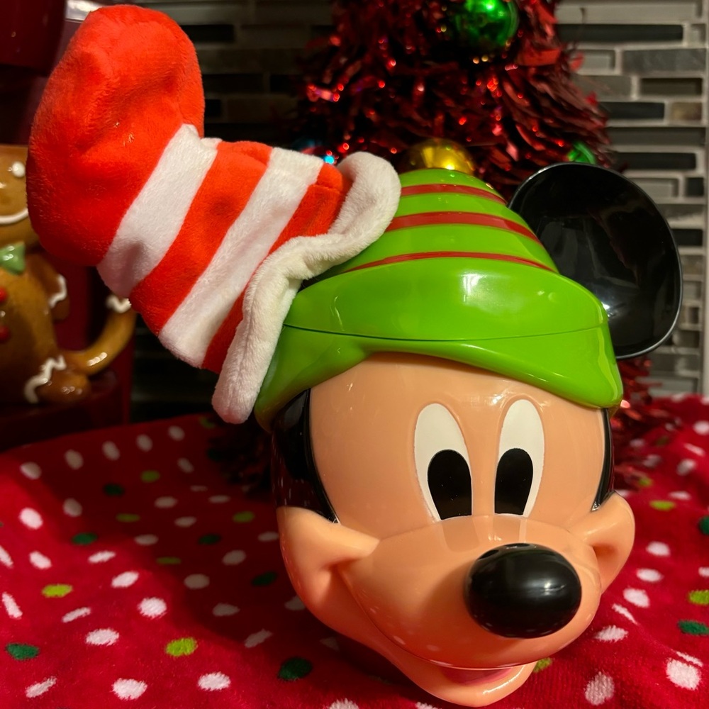 Disney Parks Mickey Mouse Christmas Cup Used once at Disney, Great Condition